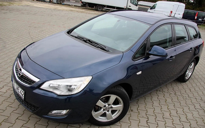 Opel Astra cena 16900 przebieg: 204000, rok produkcji 2011 z Gostynin małe 781